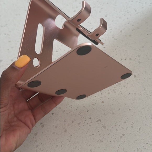 Phone and watch stand - Picture 2 of 4